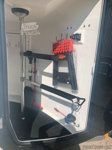 Prikolica za prevoz konj BÖCKMANN Master WCF incl. Mittelpfostentrennwand