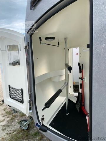 Prikolica za prevoz konj BÖCKMANN Master WCF incl. Mittelpfostentrennwand