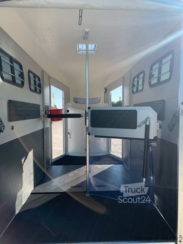 Remorcă pentru transport cai BÖCKMANN Portax LE