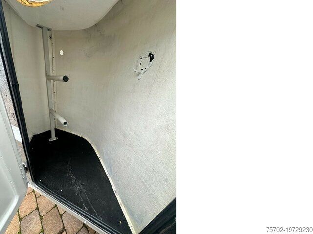Rimorchio per bestiame Humbaur Rapid Vollpoly 2-Pferdeanhänger