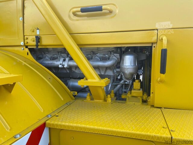 Traktori Kirovets K 701 V12