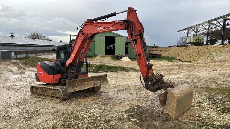  Kubota KX080-4 with 3 excavator buckets