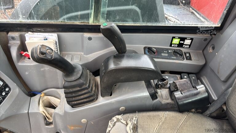  Kubota KX080-4 with 3 excavator buckets