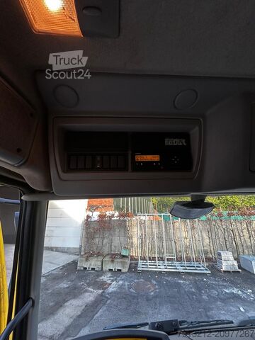 Vrachtwagen bak volvo FLL 42 12N