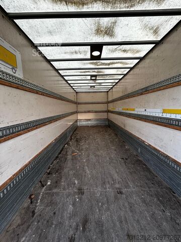 Vrachtwagen bak volvo FLL 42 12N