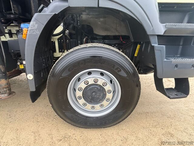 Grue montée sur camion IVECO TRAKKER 260T45W 6X6