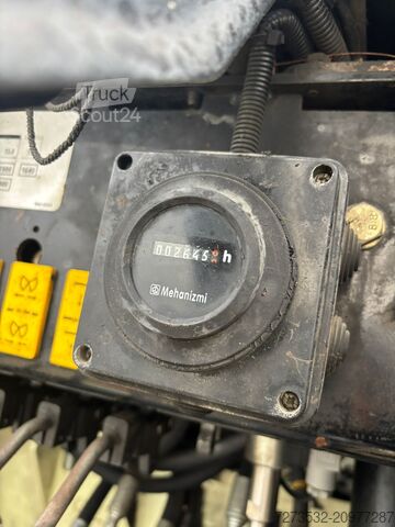 Grue montée sur camion IVECO TRAKKER 260T45W 6X6