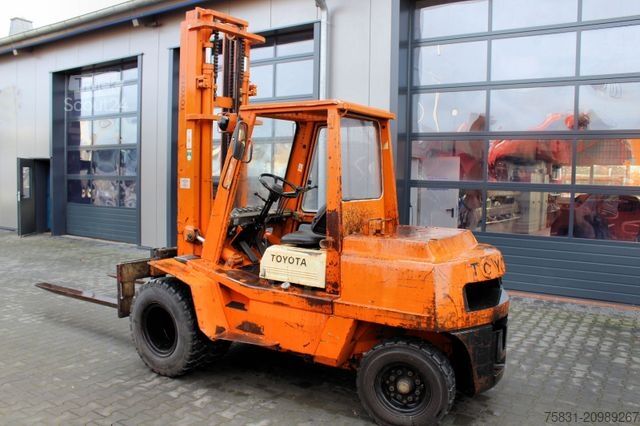 Chariot élévateur tout-terrain TOYOTA FD 45 Geländestapler Diesel 4,5 tonnen