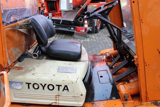 Chariot élévateur tout-terrain TOYOTA FD 45 Geländestapler Diesel 4,5 tonnen
