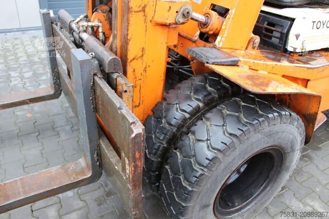 Chariot élévateur tout-terrain TOYOTA FD 45 Geländestapler Diesel 4,5 tonnen