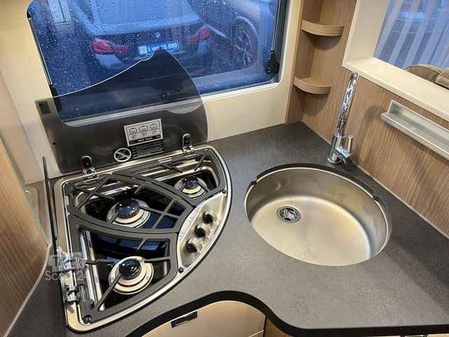 Camping-car semi-intégré MALIBU T 500 RB QB MJ25+ACC+Markise+Backo.+Kaffeem.