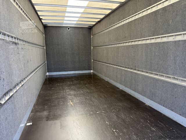 Transporter mit Koffer MAN TGL 8.220 / 6 Personen
