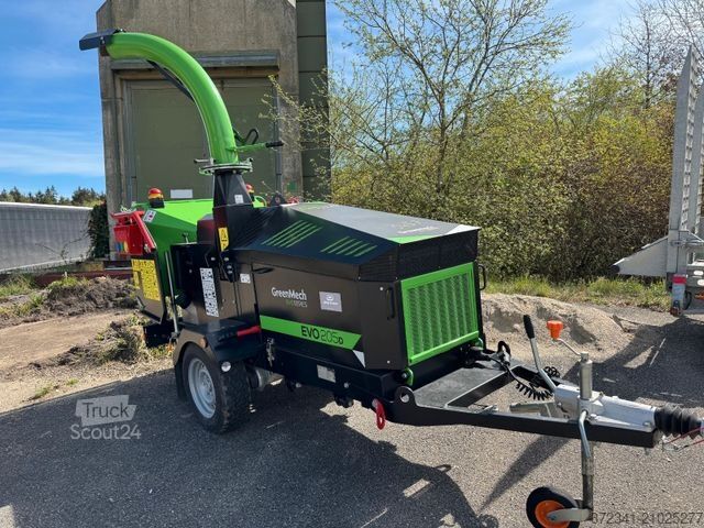 Machine agricole KUBOTA Green Mech LTD