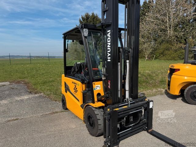 Chariot élévateur frontal HYUNDAI Elektro-Gabelstapler 30BH-9