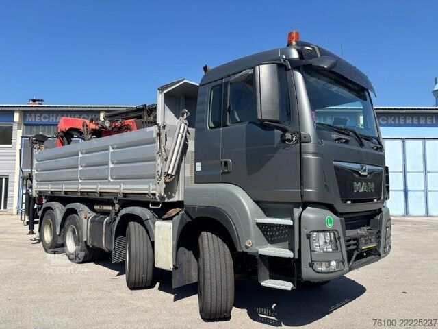 Trostrani kiperski kamion MAN TGS 35.500 Kipper Heckkran abn. PK 22002