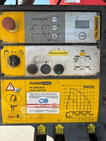 Trostrani kiperski kamion MAN TGS 35.500 Kipper Heckkran abn. PK 22002