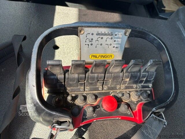 Trostrani kiperski kamion MAN TGS 35.500 Kipper Heckkran abn. PK 22002