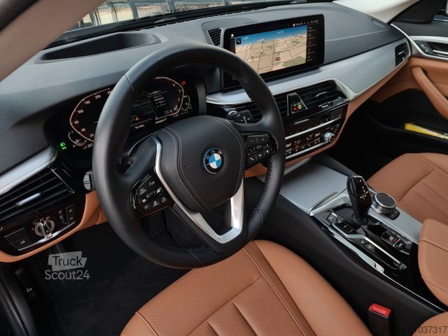 Minibus BMW 530 e T - DriAssPro - PANO - CAM - AHK - HUD