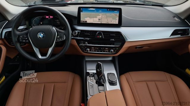 Minibus BMW 530 e T - DriAssPro - PANO - CAM - AHK - HUD