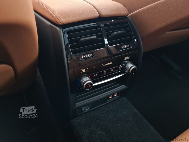 Minibus BMW 530 e T - DriAssPro - PANO - CAM - AHK - HUD