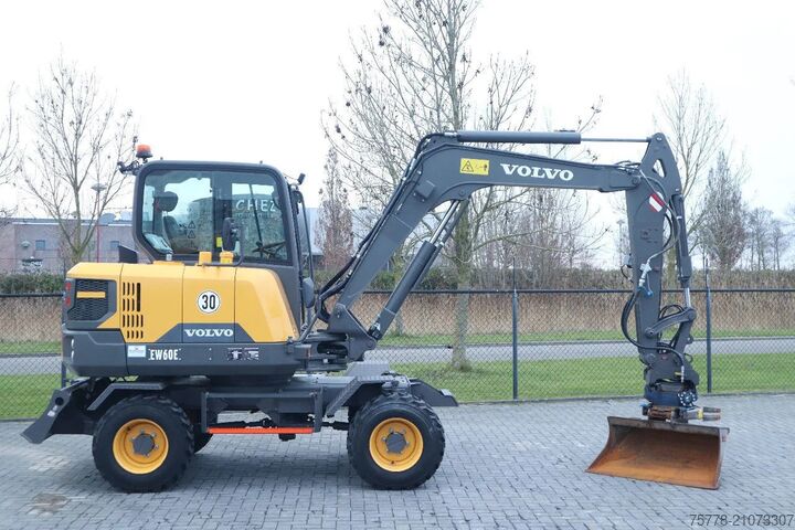 Pelle sur roues Volvo EW60E | 117 HOURS | ROTOTILT + GRIPPER | BUCKET...