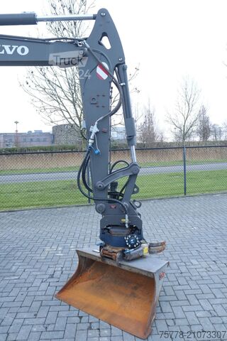 Pelle sur roues Volvo EW60E | 117 HOURS | ROTOTILT + GRIPPER | BUCKET...