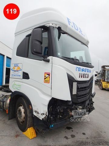 Standard tractor unit IVECO 460 S WAY NP LNG ACTIVE SPACE