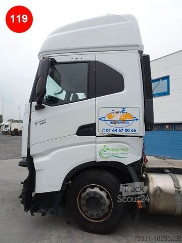 Standard tractor unit IVECO 460 S WAY NP LNG ACTIVE SPACE