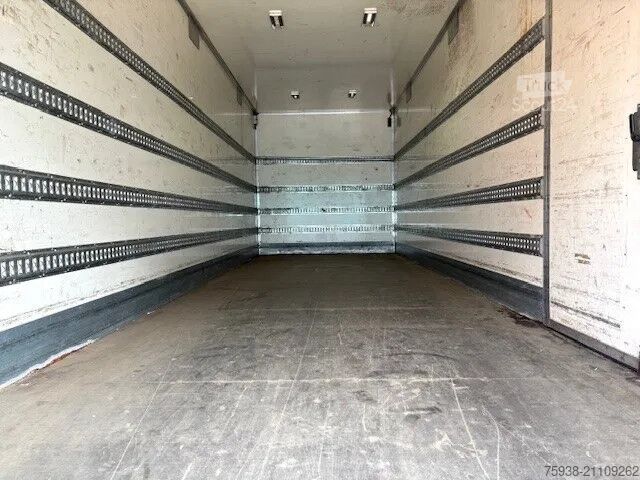  MAN TGM 18.250 BL WITH PLYWOOD CLOSED BOX AND LOADI...