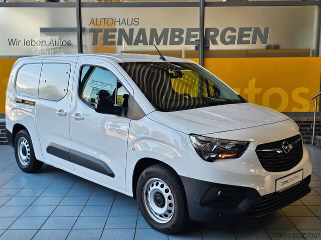 Skåpbil OPEL Combo-e Cargo XL 50-kWh Regalsystem Navi Kamera