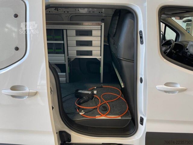 Skåpbil OPEL Combo-e Cargo XL 50-kWh Regalsystem Navi Kamera
