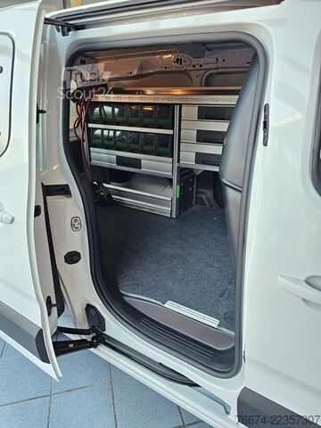 Skåpbil OPEL Combo-e Cargo XL 50-kWh Regalsystem Navi Kamera