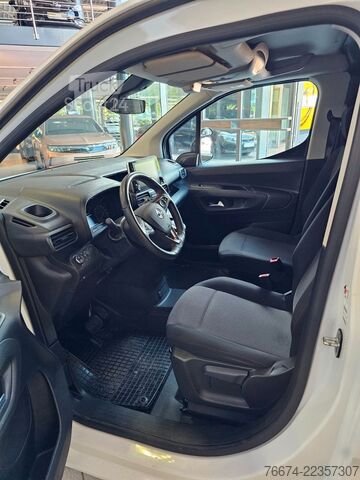 Skåpbil OPEL Combo-e Cargo XL 50-kWh Regalsystem Navi Kamera