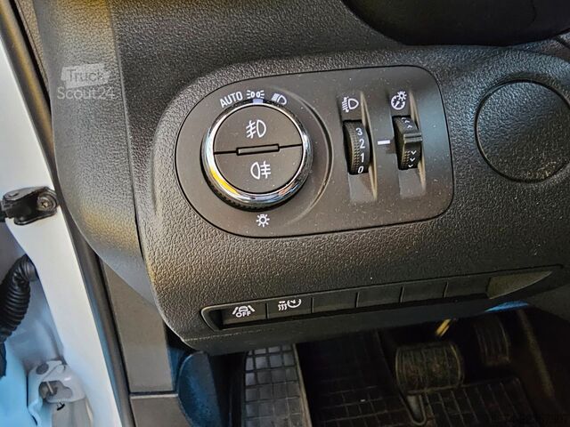 Skåpbil OPEL Combo-e Cargo XL 50-kWh Regalsystem Navi Kamera