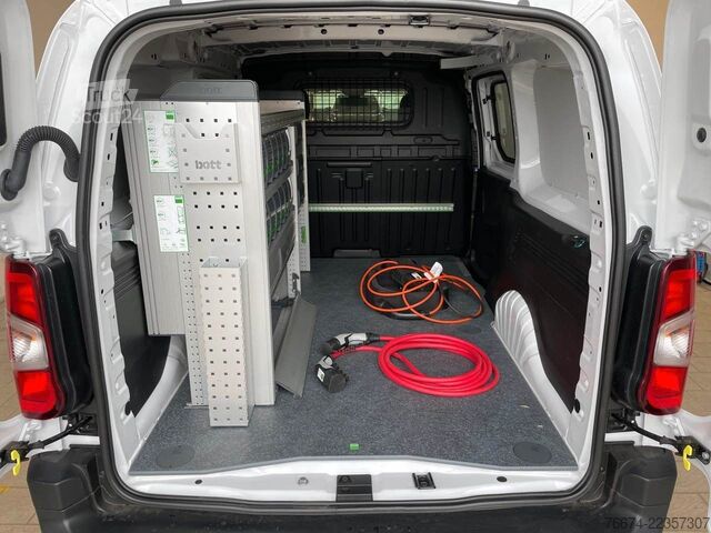 Skåpbil OPEL Combo-e Cargo XL 50-kWh Regalsystem Navi Kamera