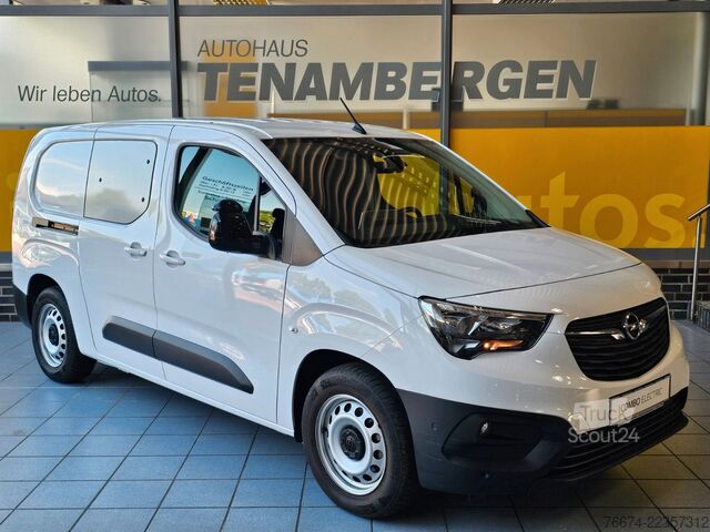Skåpbil OPEL Combo-e Cargo XL 50-kWh Regalsystem Navi Kamera