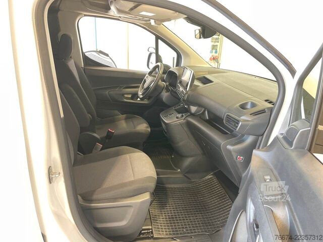 Skåpbil OPEL Combo-e Cargo XL 50-kWh Regalsystem Navi Kamera