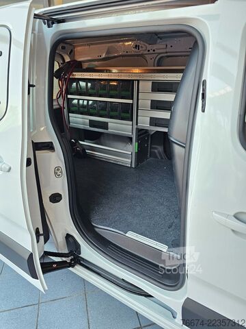 Skåpbil OPEL Combo-e Cargo XL 50-kWh Regalsystem Navi Kamera