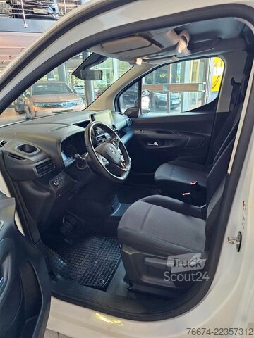 Skåpbil OPEL Combo-e Cargo XL 50-kWh Regalsystem Navi Kamera