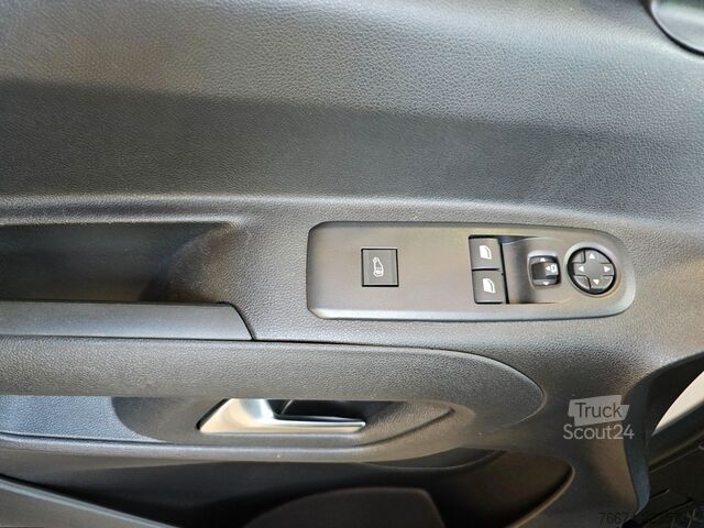 Skåpbil OPEL Combo-e Cargo XL 50-kWh Regalsystem Navi Kamera