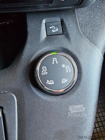 Skåpbil OPEL Combo-e Cargo XL 50-kWh Regalsystem Navi Kamera