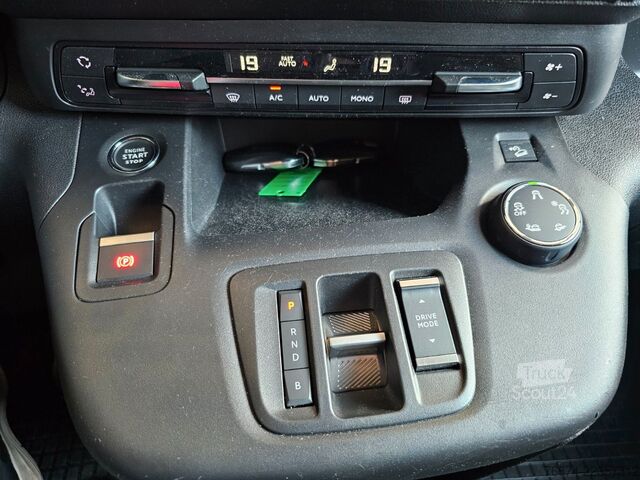 Skåpbil OPEL Combo-e Cargo XL 50-kWh Regalsystem Navi Kamera