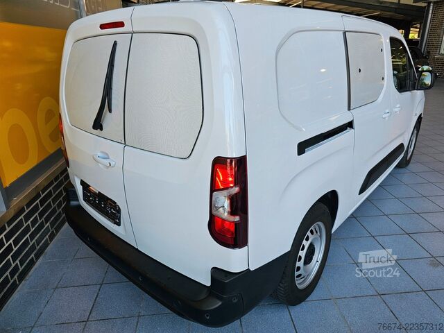 Skåpbil OPEL Combo-e Cargo XL 50-kWh Regalsystem Navi Kamera