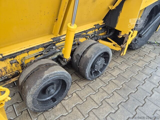 Pokladač Caterpillar AP300 / 1 OWNER / SERVICED!