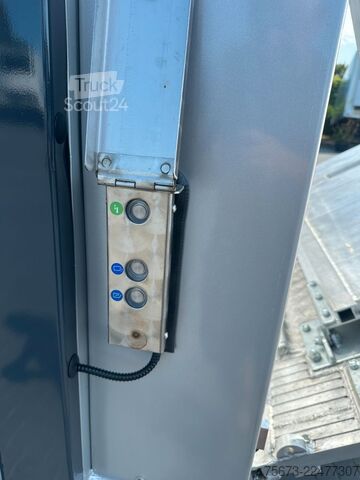 Полуприцеп для перевозки скота PEZZIOLI SBA31-SR  3 Stock "Neu"  Dez 2026 Viehauflieger