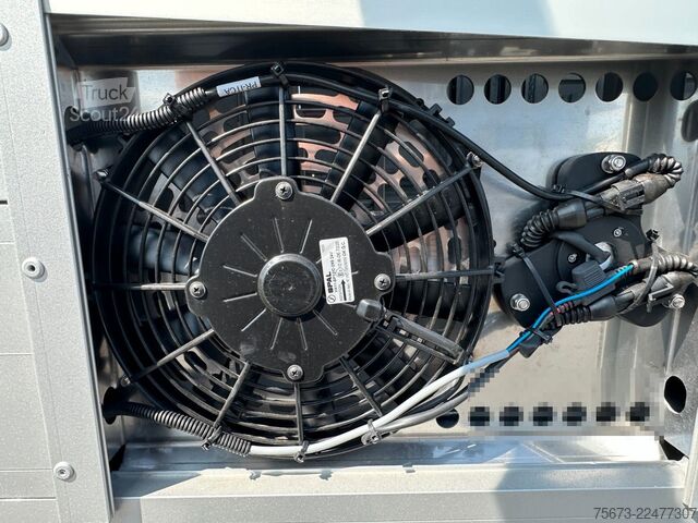 Полуприцеп для перевозки скота PEZZIOLI SBA31-SR  3 Stock "Neu"  Dez 2026 Viehauflieger