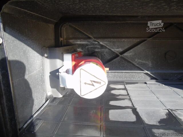 Transport chłodniczy/mrożony Volvo FL 14.210 + ATP/FRC + CARRIER + LIFT + EURO 6