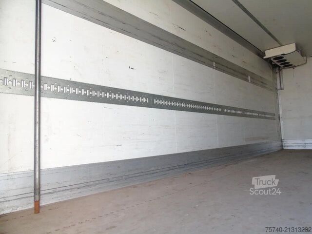 Kølet/frosset transport Schmitz Cargobull 2 AXLE + CARRIER + DHOLLANDIA LOADLIFT