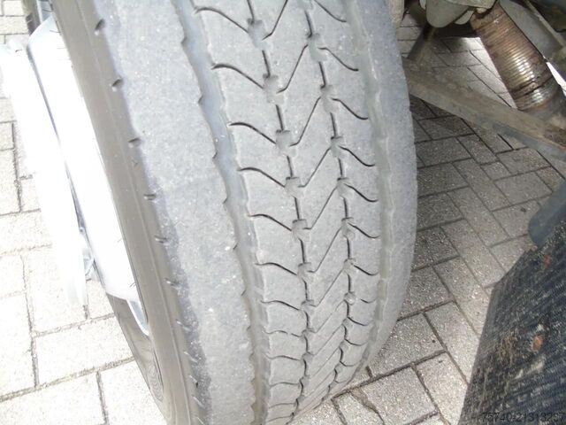 Mala Volvo FL 240 + 12t + euro 5 + lift