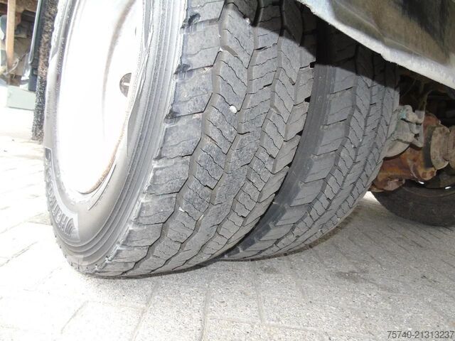 Mala Volvo FL 240 + 12t + euro 5 + lift
